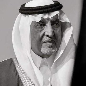 بي عبرةٍ محبوسةٍ تمتحني ، 
في عيني وحلقي وصدري شكاوي