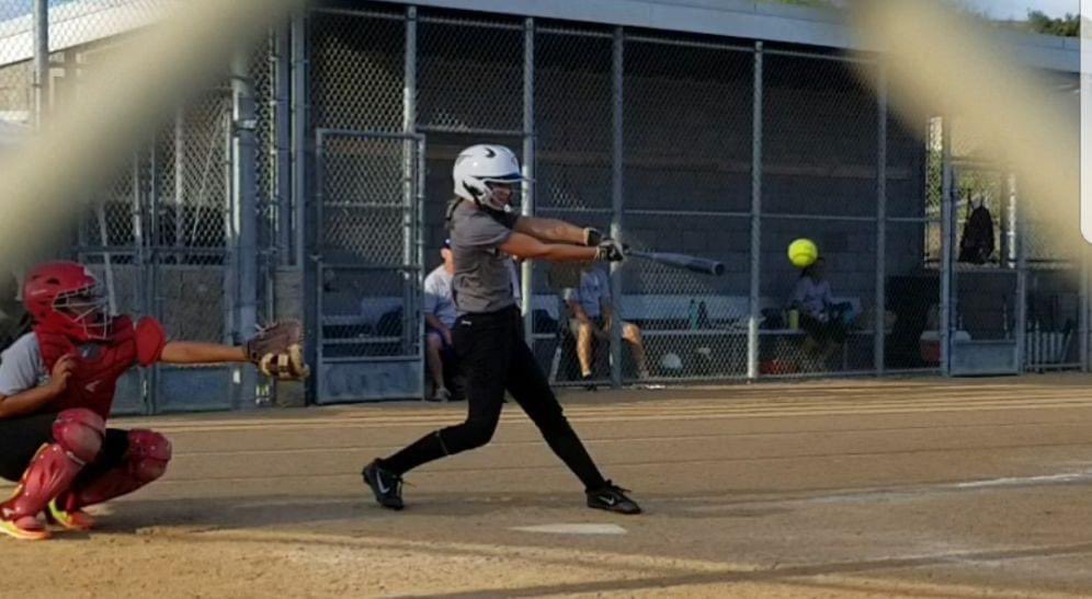 srcarre's tweet photo. 9/10/17 - line drive over SS @carre_brielle https://t.co/60SSmEKCa9