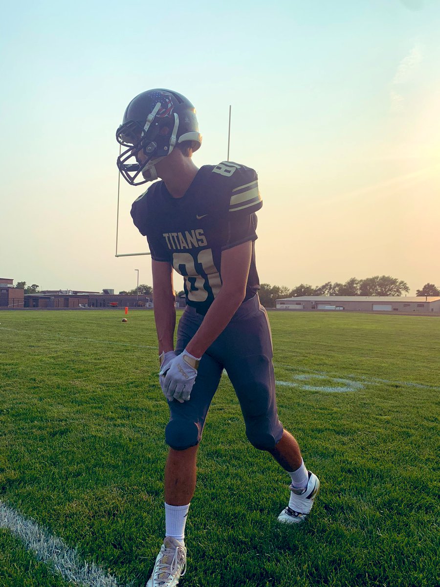 ThayerCentralFB's tweet photo. Big game tonight, so you know the Titans are ready to go to battle. #BattleGray #CarryYourShield https://t.co/HLeKTzFj0O