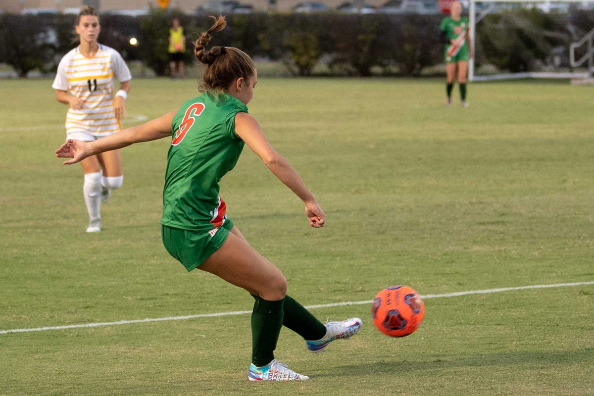 dougfejer's tweet photo. @UTDCOMETSPORTS @UTDwomenssoccer 

So if you're #6 and you score a goal......

How many hugs to you get?

Is there a proper number?

(Two more photos in the reply.) https://t.co/RCDaj4po0Q