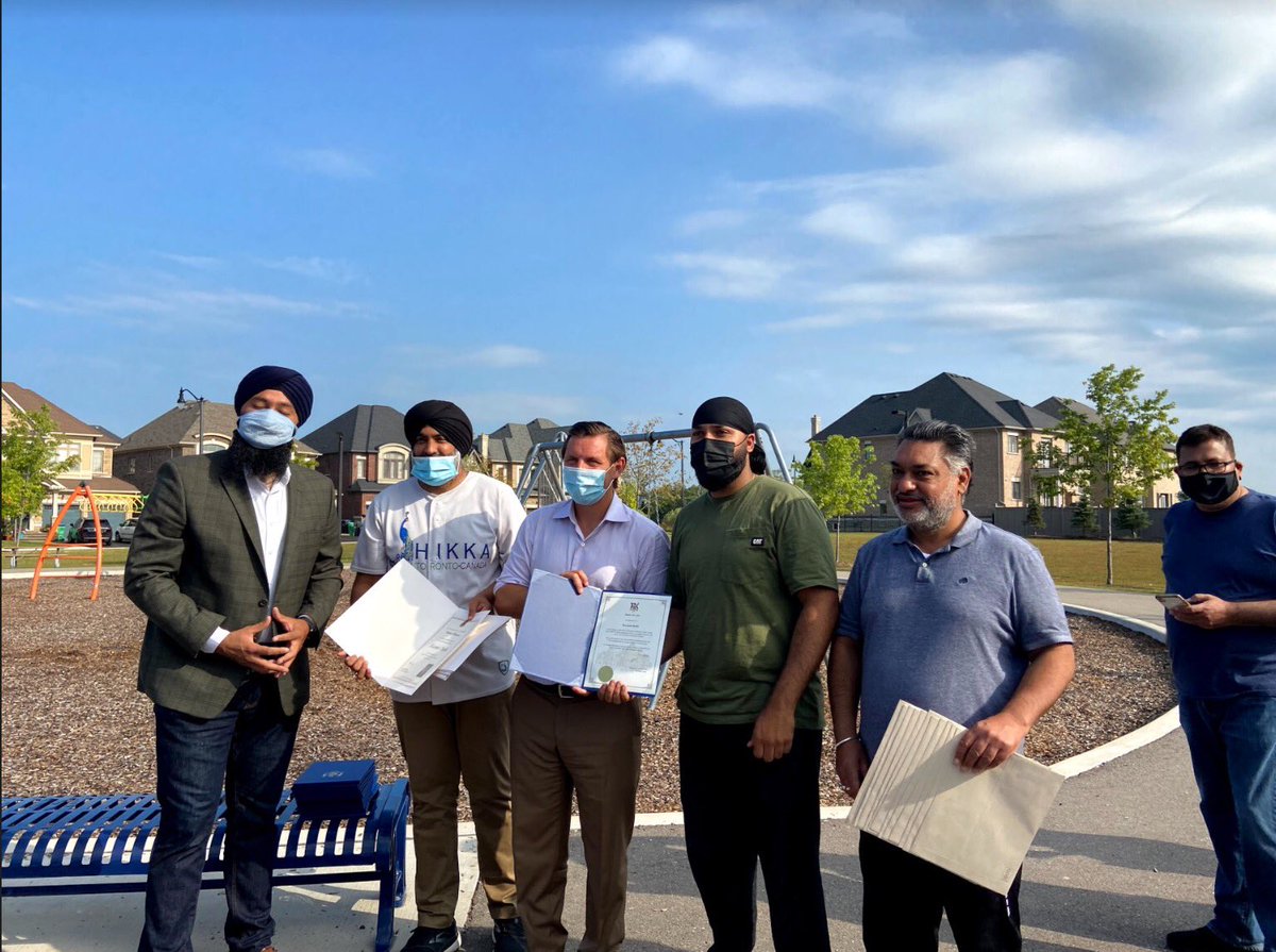 JotvinderS's tweet photo. Community cleanup drive by Vales of Humber joined by our youth and seniors! It is a good initiative to create awareness and engage everyone in cleaning our Neighbourhood’s! 

Thank you @patrickbrownont @PrabSarkaria @iHarkiratSingh for joining clean up drive https://t.co/lHfghXYrl0