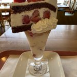 ケーキがメインではなく？これをパフェを言い張る店!
