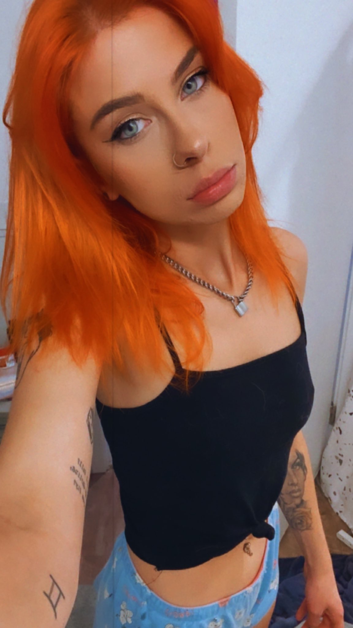 1 pic. orange u glad to see me ? https://t.co/xFbi12uFsI