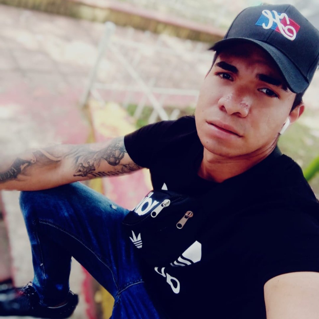 LuisReinaldoDi2's tweet photo. #NuevaFotoDePerfil https://t.co/wnHl6hgBLo