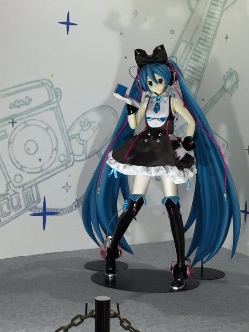 今日でマジカルミライ2016からちょうど5年ですってよ!
はじめてのライブ、セトリが最初から最後まで飛ばしてて凄く楽しかったな

幕張ちゃん…これからも好きよ… 