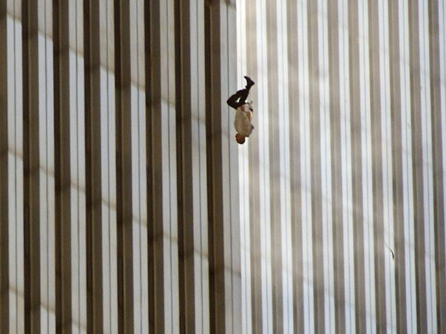 AlabasterApu's tweet photo. One of the greatest tragedies of 9/11 that is not often discussed is the jumpers. 
An estimated 200 people made the choice that day to end their lives by jumping rather than being burned to death. https://t.co/mydhMI0dcE