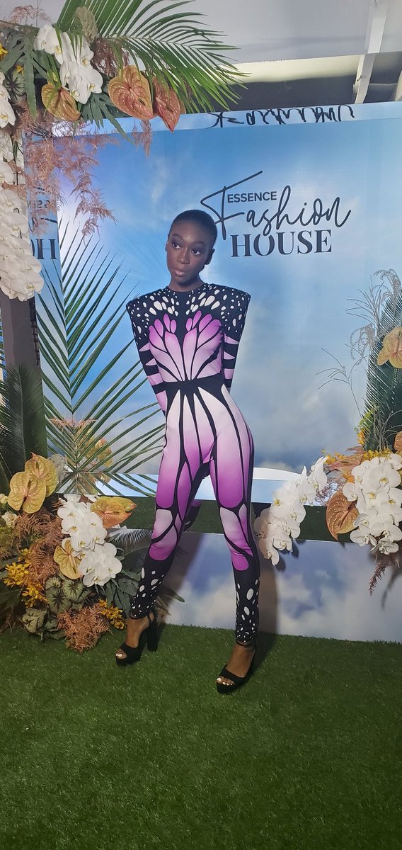 Shahadi's tweet photo. @nyfw 9/9/21
@Essence Fashion House
Styled by: #MickeyFreeman
Hair: #CherylBergamy
Glam: #AndreaFairweatherBailey
Catsuit: #toddfisherny
Shoes: @Ruthie_Davis
#skysthelimit #NYFW https://t.co/00claMoYEl