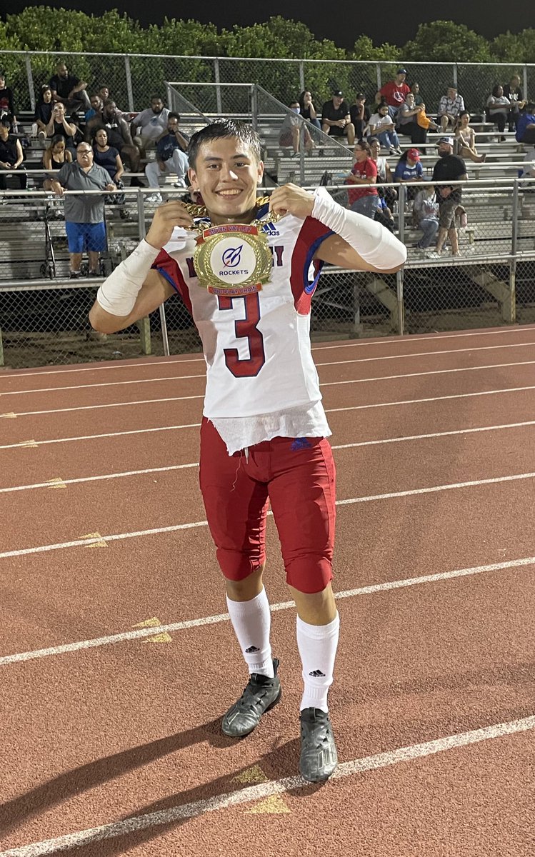 MVRocketsAZ's tweet photo. Big plays by @billy_bort and @imariblueeyes03 to give the Rockets an 18-7 lead at the half vs Marcos de Niza. @MVRocketsFB @Rocket_Reporter @mvyearbook2022 @MVRocketFBFan https://t.co/DfBXTcR61A