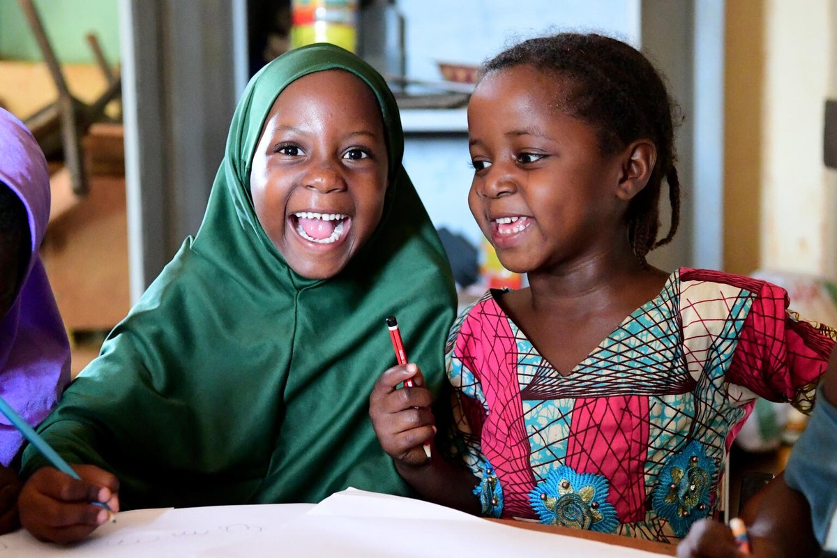 reliefweb's tweet photo. The world’s poorest #children are missing out on pre-primary #education due to a chronic lack of #funding by the international community, warns @Cambridge_Uni &amp; @theirworld. Read the report: https://t.co/i6ZHjXqhUn

📷: UNICEF/Dejongh https://t.co/NVdVz3ROQn