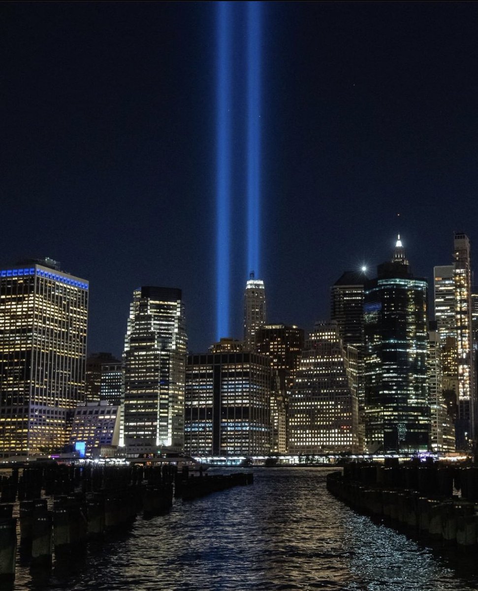 IsaiDiaz_Hn's tweet photo. Never forget #TorresGemelas #s911 https://t.co/e9lQWOBt3I