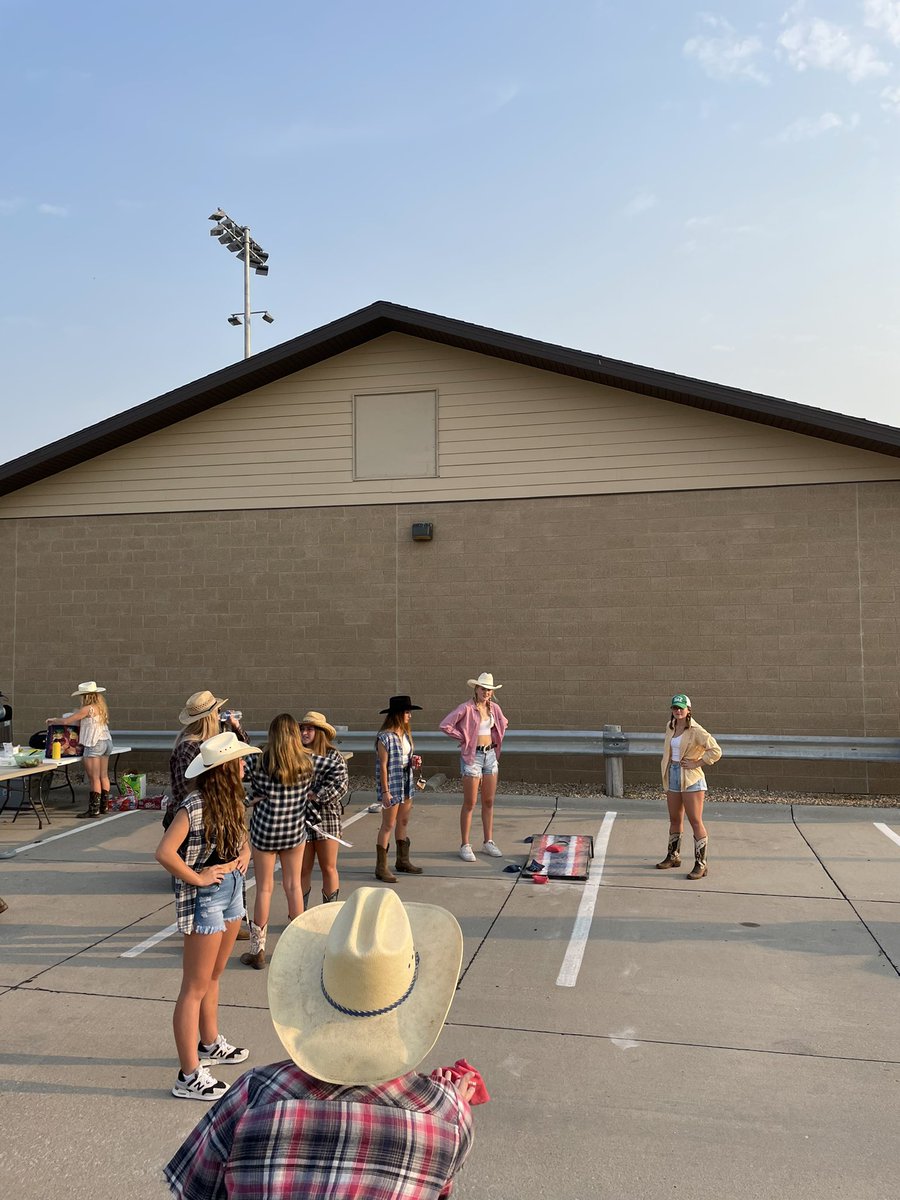 A little <a href="/GISH_Islanders/">Grand Island Senior High</a> <a href="/ittraudt/">Isaac Traudt</a> pregame tonight!! Awesome atmosphere and amazing student support!!  Islander fans are the best!!