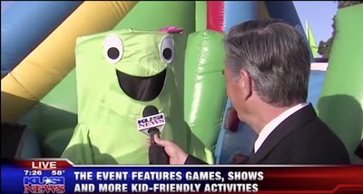 rocco_botte's tweet image. AND THEN IT HITS ME. This is the newscaster from my favorite news segment of all time. INFLATABLES!! This is the legend that interviewed Mr. Wacky. The absolute most awkward news segment of all time: youtu.be/AOPwXXTQlOo