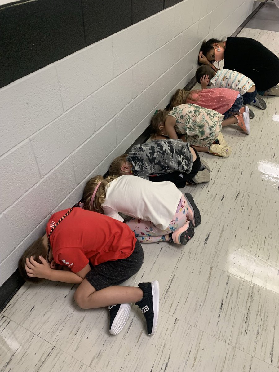 RikkiLG26's tweet photo. SF Head Start practicing Tornado Drill! #safetyweek @SouthFloydElem @SchoolsFloyd https://t.co/uklbrjvW0o