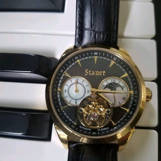 WatchYouKnow1's tweet photo. Stauer 1776. A fun watch with a sun/moon dial and 120 second hand.
See my review of this watch on my YouTube channel here: https://t.co/2liIkvXUj4
#stauer #stauerwatch #chinesewatch #watchesofinstagram #wristcandy #watchoholic #wristwatches #watchcollection #wristwatchaddict https://t.co/Bm6X8lgmiV