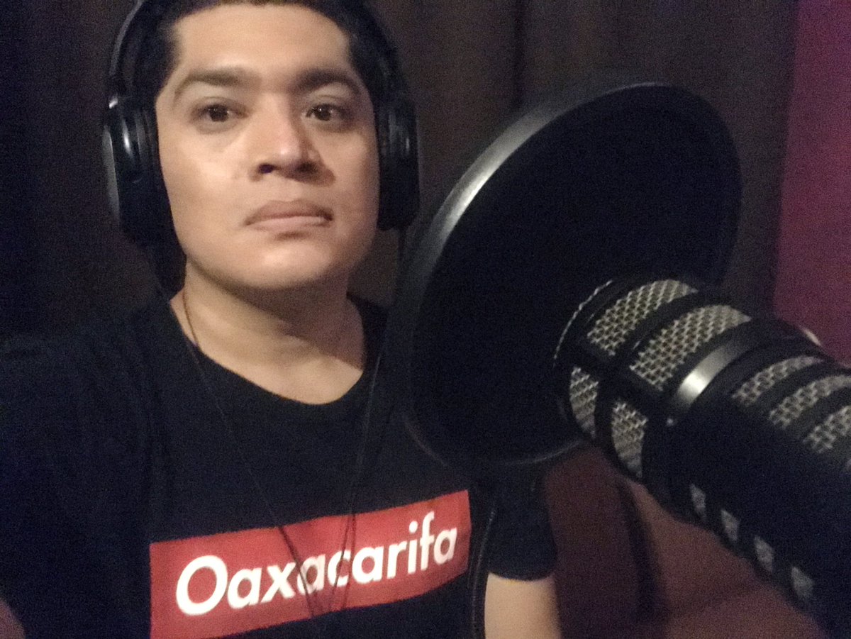 ElvisMuxe's tweet photo. Grabando los poemas en diidxaza y español, para mi próximo libro 🥰 https://t.co/XsBr7Hcv4c