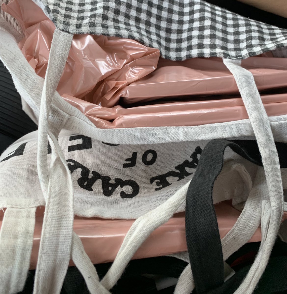 flywithbubu's tweet photo. ‼️UPDATE‼️
Admin is on her way to mail everything now!! https://t.co/z25ou0OE1T