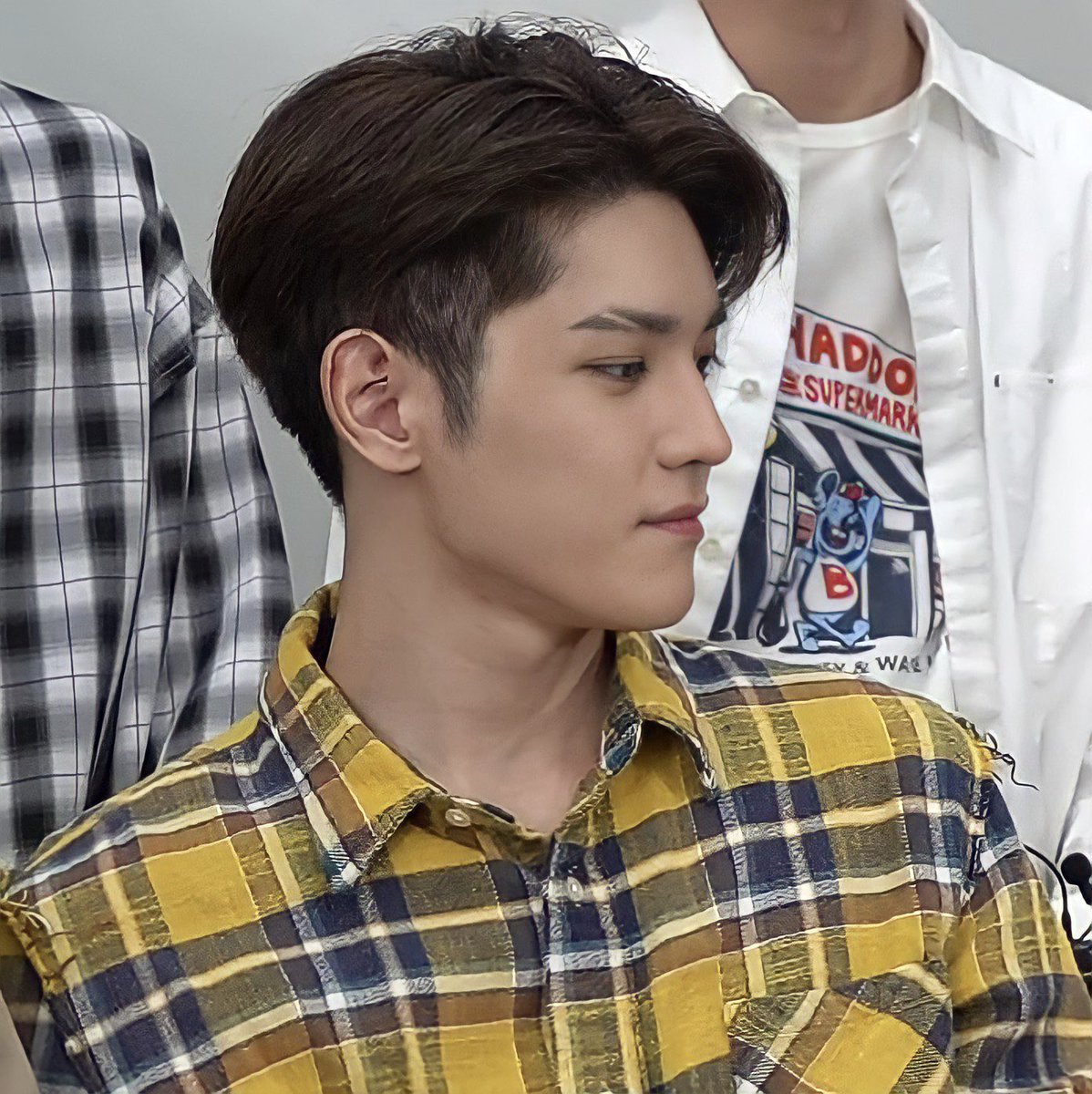 ทำไมพี่แทยงใส่เสื้อลายสก็อตแล้วหล่อขนาดนี้ 😭