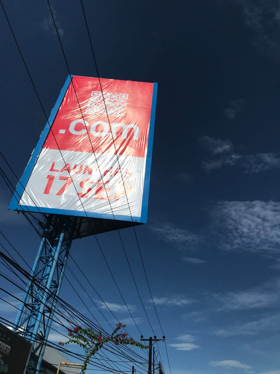 Eh samma lho..di Makassar, tepatnya di Jl.Urip Sumiharjo juga ada billboard seperti itu...
Apaan ya? #ecommercebaru kah?
