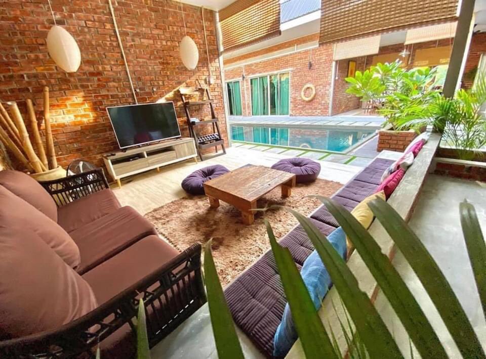 h2ocean_trv's tweet photo. Tg.Rhu Pool Villa 🏠 

Room : 4room in one units
Quantity : 8pax
Space : Open Living room and open kitchen

Comes with Complimentary Breakfeast for 8pax and each room got toilets ! Books now 🥰 

Contact : +60 11 1013 5668 ( TRV LANGKAWI ) https://t.co/P6Nq7CMTtu