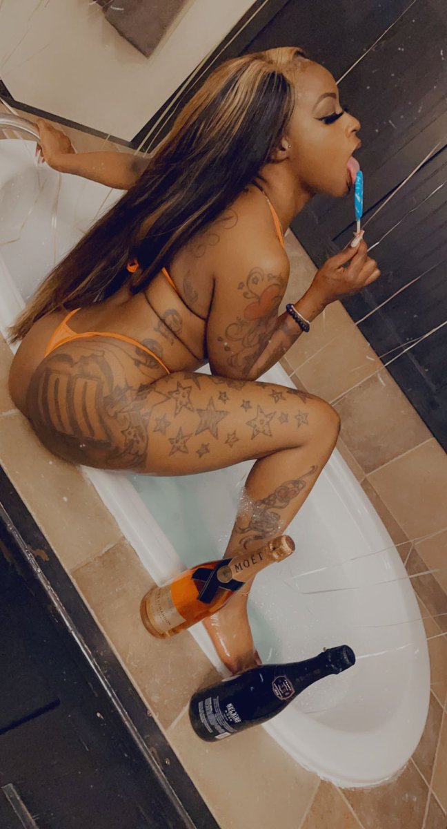 BaddiezMidwest's tweet photo. https://t.co/tbOaa5IHh9 π π Pussy Have You Stuck Like Honey π― #PrettyPussy #BeeTingz #PrettyFreak #LollipopLicker #MidwestFreak @bee_kiina https://t.co/19IAFfGwwe