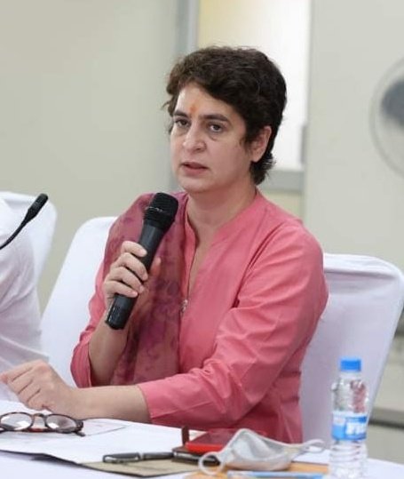 priyankagandhi's tweet photo. उप्र कांग्रेस कमेटी कार्यालय में प्रदेश चुनाव समिति की बैठक

इस बार चुनाव समिति में वरिष्ठ सदस्यों, युवाओं, महिलाओं एवं संगठन के पदाधिकारियों की भागीदारी के चलते ब��ुत सार्थक चर्चा हुई।

सबकी भागीदारी, सबकी जिम्मेदारी के मंत्र के साथ कांग्रेस ने चुनावों के लिए जोरदार दस्तक दी है। https://t.co/QukC8jSgUa