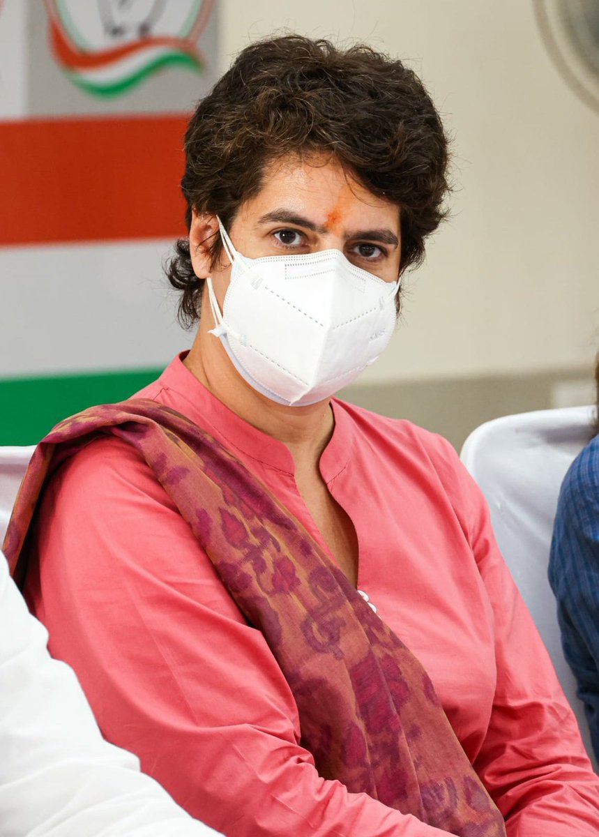 priyankagandhi's tweet photo. उप्र कांग्रेस कमेटी कार्यालय में प्रदेश चुनाव समिति की बैठक

इस बार चुनाव समिति में वरिष्ठ सदस्यों, युवाओं, महिलाओं एवं संगठन के पदाधिकारियों की भागीदारी के चलते ब��ुत सार्थक चर्चा हुई।

सबकी भागीदारी, सबकी जिम्मेदारी के मंत्र के साथ कांग्रेस ने चुनावों के लिए जोरदार दस्तक दी है। https://t.co/QukC8jSgUa