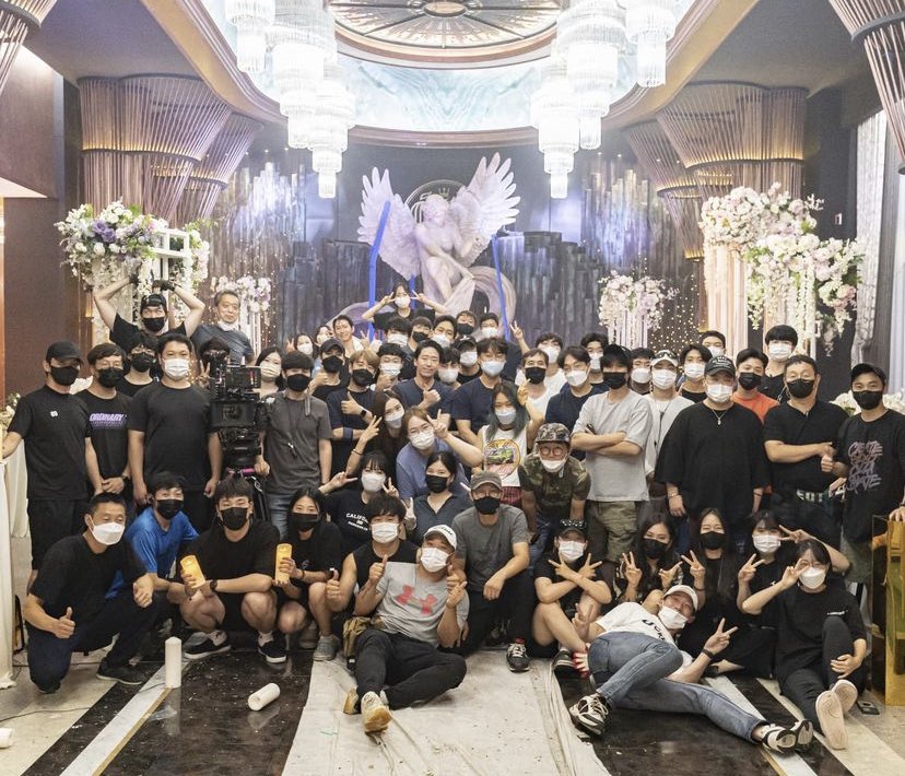 Penthouse_UP's tweet photo. 210911 uhm kijoon instagram update 

“a photo taken before the fountain exploded~
everyone you’ve worked hard^^*”

@/werther777

#Penthouse3Ep14 https://t.co/R69aTxuHA1