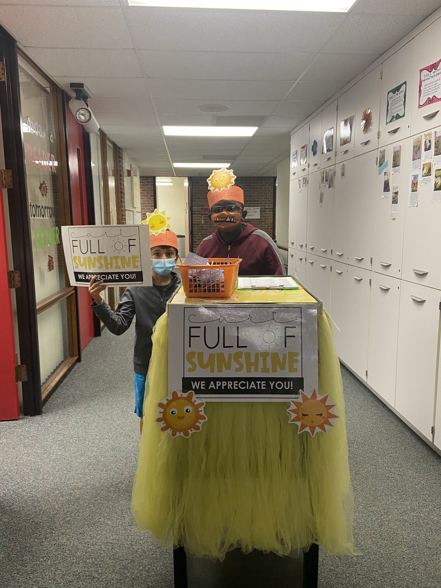 MrsStaskowski's tweet photo. ☀️The Sunshine Leaders did a great job spreading around happiness to the teachers today at Hiller!☀️ #wearelamphere #hillerwildcats https://t.co/swLkaENZ8L
