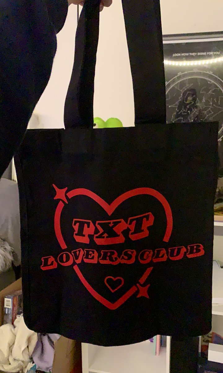 shopmxchi's tweet photo. New #TXT tote bag I custom made for my store ☺️ DM me and I’ll send you the shop link! 
$13 and can be customized color wise! comes w cutie freebies always 💙
#TXT #txtfanart #TXT_YEONJUN #TXT_BEOMGYU #txt_SOOBIN #TXT_HUENINGKAI #TXT_TAEHYUN #txt_freeze https://t.co/ovKuJubJbK