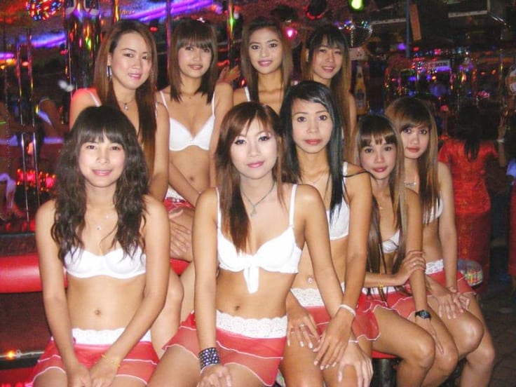 Тайку за деньги. Тайские девушки. Тайки в барах Паттайи nud. Тайские девушки в ряд.