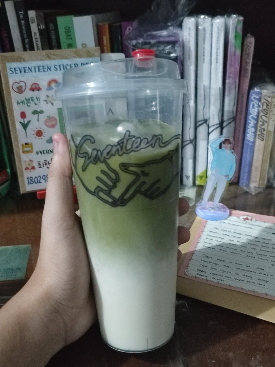 chwenki's tweet photo. wtp wtp wtppppp... mau wtp gue dpt kado 1st anniv @mbsvtstation dari @adoreyuw uhuuy gemoy bgtt terharuuu!!! gue suka pake tumblr &amp; case hp polos bgt ini putih doangg. Suratnya jg co cwit bgttt meskipun ada kalimat yg kek slogan partai ya tsay gpp😂 gomawoyoo bucit &amp; embies🤍🤍🤍 https://t.co/K2cDbf8Voe