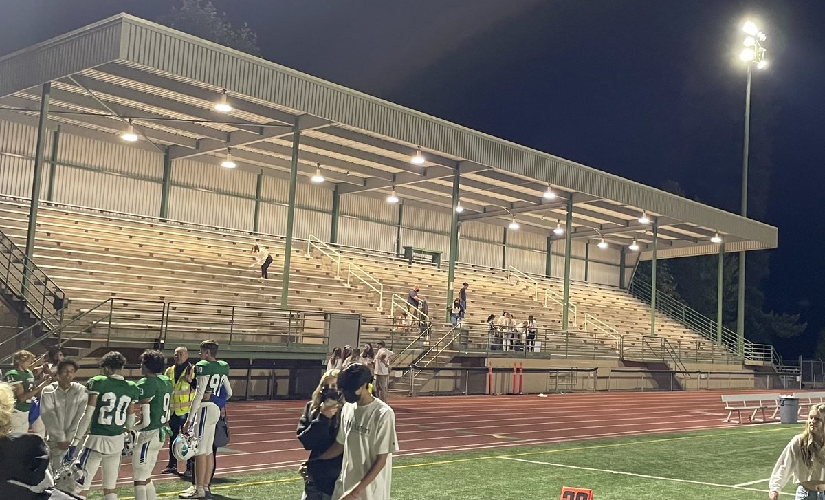 OutFrontUpFront's tweet photo. Love @MtViewLShip . Win lose or draw they always sweeping the sheds.
Much appreciation cleaning the stands post game.
#ThanklessTask https://t.co/926A7bXAeg