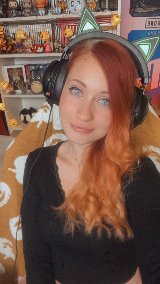 xMeowlinax's tweet image. Danke für den wundervollen Stream gestern 🥳 Wir haben einfach einen neuen Emoteplatz erreicht 🥳🥺 Ihr seid doch verrückt 🥰 #communityloben 

Und danke an die Mädels @ARRi1903 @kartenkaro @Spielemaedel für die lustigen Phasmorunden ❤️