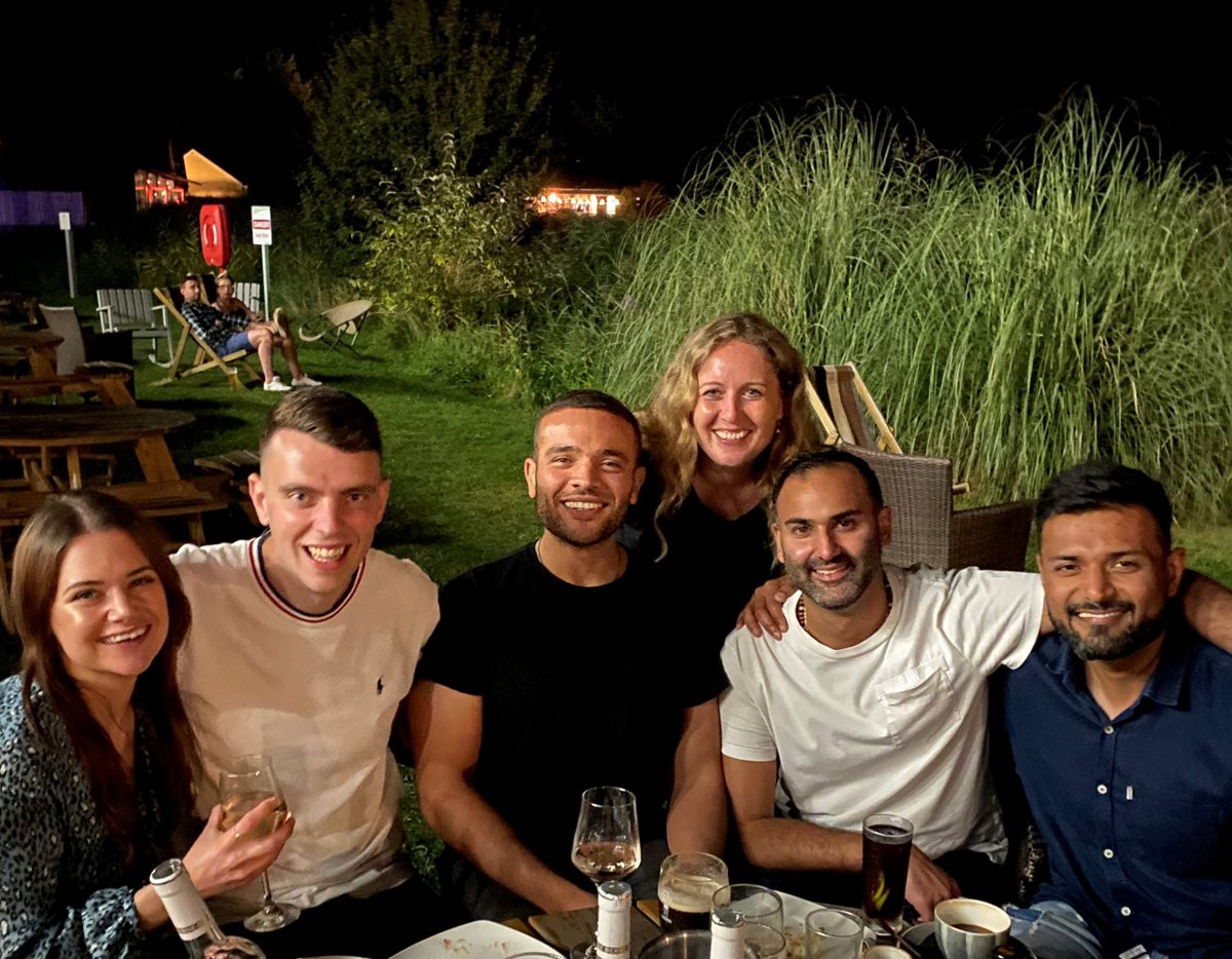 AmySimpsonSP's tweet image. So good to (finally) have an in-person meeting with my lovely @SAGE_Publishing colleagues! #Cotswolds @SAGEPub_Jordan @AlexYag_SAGEpub