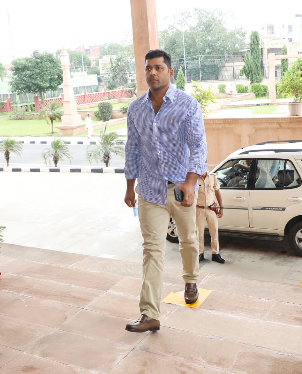 आज विधानसभा सत्र में जाते हुए l