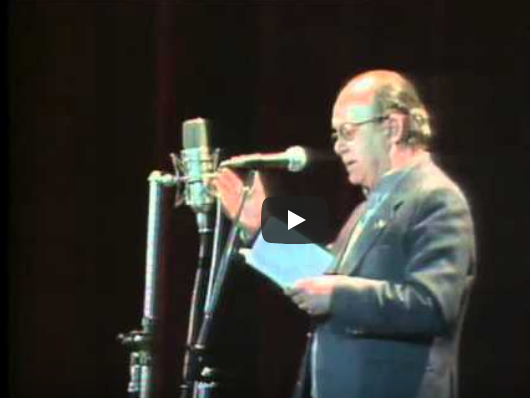 Vicent Andrés Estellés (Burjassot 1924-València 1993) recita una part de «Propietats de la pena»
«Assumiràs la veu d’un poble
i serà la veu del teu poble,
i seràs, per a sempre, poble...»
youtube.com/watch?v=qz0VTC…