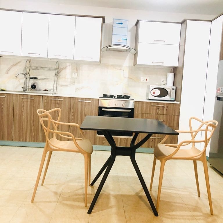 PropertyAmazing's tweet image. Newly furnished 1br Apartment to let in kilimani off wood avenue.
Excellent interior finishes, cozy, swimming pool and gym available.
Monthly at 140k 
Call +254728782397
follow the link for more properties 
facebook.com/homesvacant

Nairobi Expressway Orie Rogo Manduli #Kigeugeu