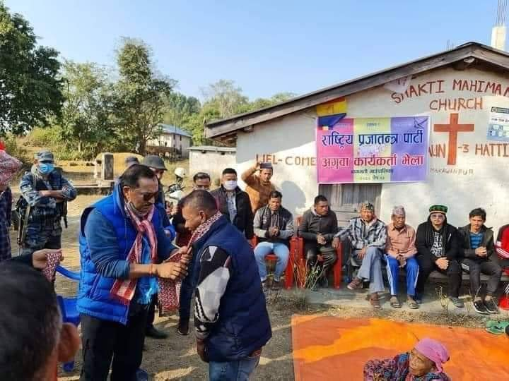 ImShukra_asta's tweet photo. राजतन्त्र र हिन्दूराज्यको हवाला दिंदै मान्ने कमल थापाको पार्टिको कार्जेक्रम चर्चमा ।😜😜 @KTnepal https://t.co/HW4MQYJkfc