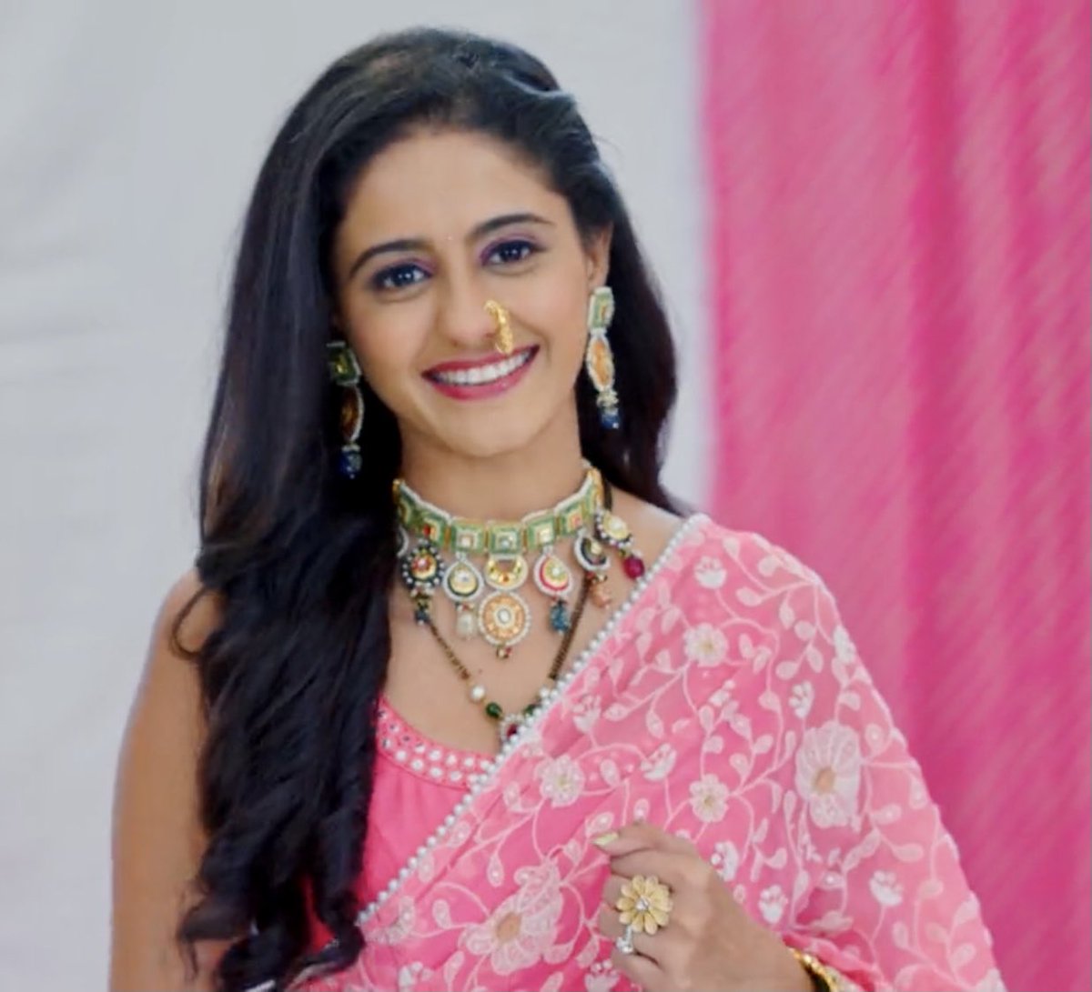 rannubir44's tweet photo. Ohh My Goodness 😭❤

She Is Looking So Gorgeous In Pink saree 😭🤩

I want So Many Pictures Of Her In This costume 😭❤

#AyeshaSingh Post Pictures In That Saree Please 🙈❤

#GhumHaiKisikeyPyaarMeiin https://t.co/aj6rMDbnG9
