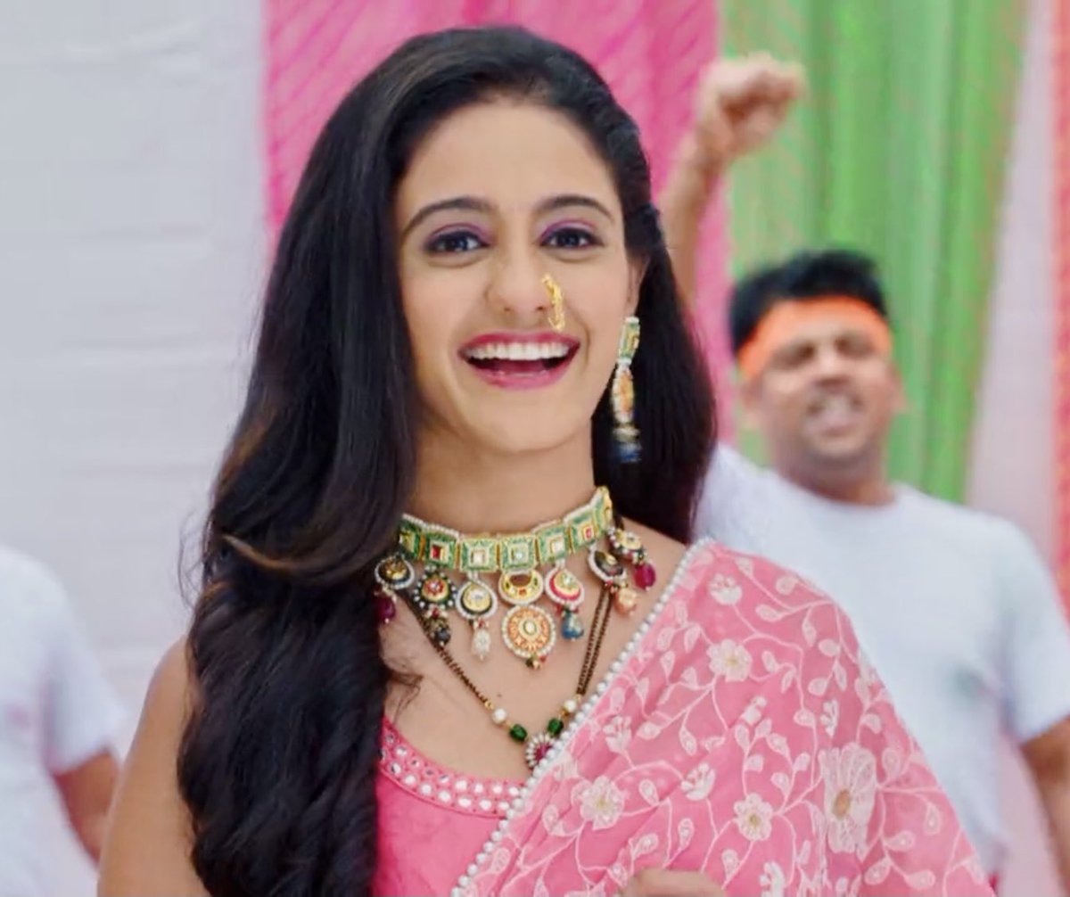 rannubir44's tweet photo. Ohh My Goodness 😭❤

She Is Looking So Gorgeous In Pink saree 😭🤩

I want So Many Pictures Of Her In This costume 😭❤

#AyeshaSingh Post Pictures In That Saree Please 🙈❤

#GhumHaiKisikeyPyaarMeiin https://t.co/aj6rMDbnG9