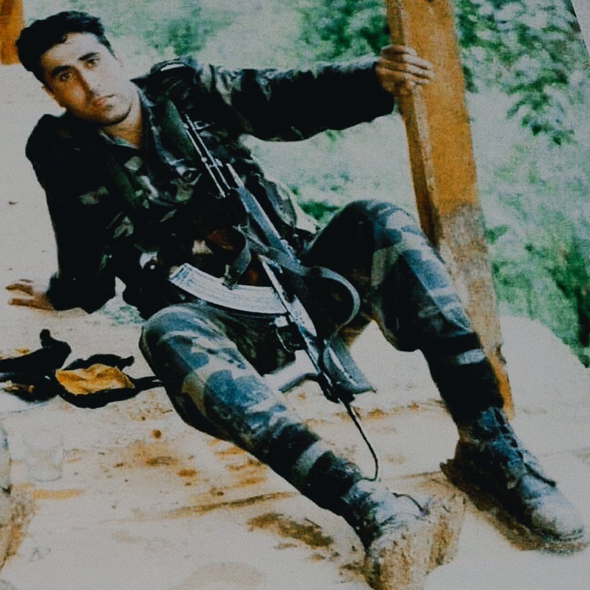bollyaffirm's tweet photo. happy birthday to the braveheart capt. Vikram Batra. Nothing can ever equate to what you did for the nation. Your sacrifice will always be honoured. You've not only touched but inspired millions of lives through your victorious life. 🙇‍♀️🤍🙌
#VikramBatra  #Shershaah https://t.co/eoQsIcWX9X