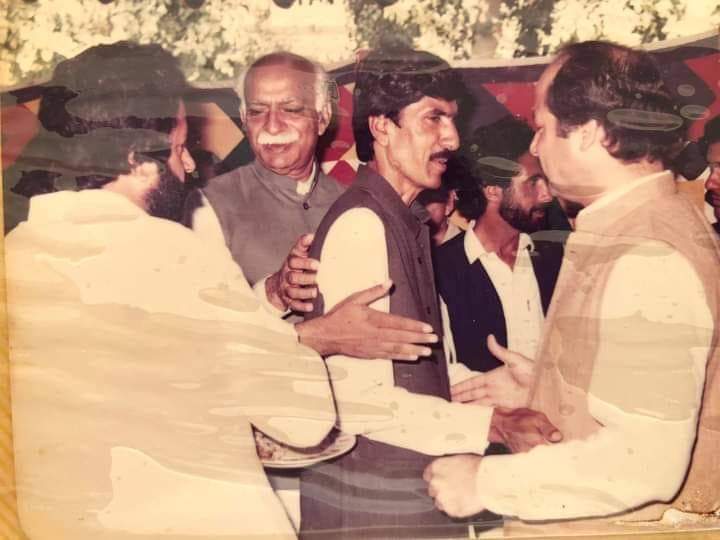 MudasarAwan20's tweet photo. پرانے ویلے💞 https://t.co/5pDyEnusZD