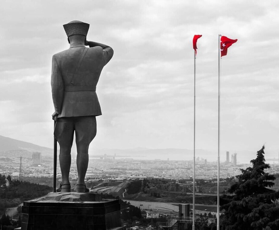 Cumhurileri's tweet photo. Bu gün günlerden #izmir #9eylül https://t.co/55hRS9tFu7