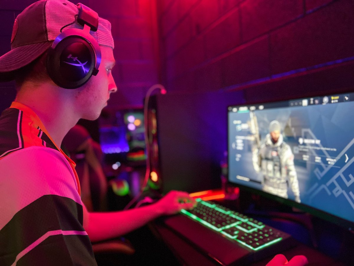 LMC_Esports's tweet photo. LMC Esports is hard at work getting ready to play in this season of competitions. Good luck guys! https://t.co/pwQdojroqq