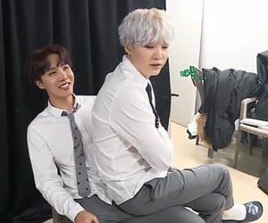 veinyhandss's tweet photo. Suga's comfortzone https://t.co/ZO118Q4dGO