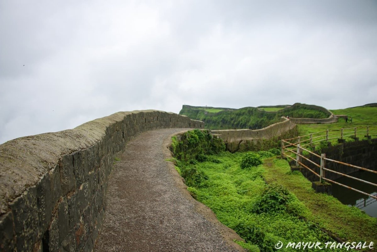 कोरीगडावरील अप्रतिम तटबंधी...

#korigad #korigadfort #Beautiful #greenary #fortwall #fortress #trekker #travel #explore #lonawala #ambyvalley #exploretocreate  #beautifulmaharashtra #wonderful_places #beautifuldestinations #fortsofmaharashtra #sahyadri #mountains #mountainrange