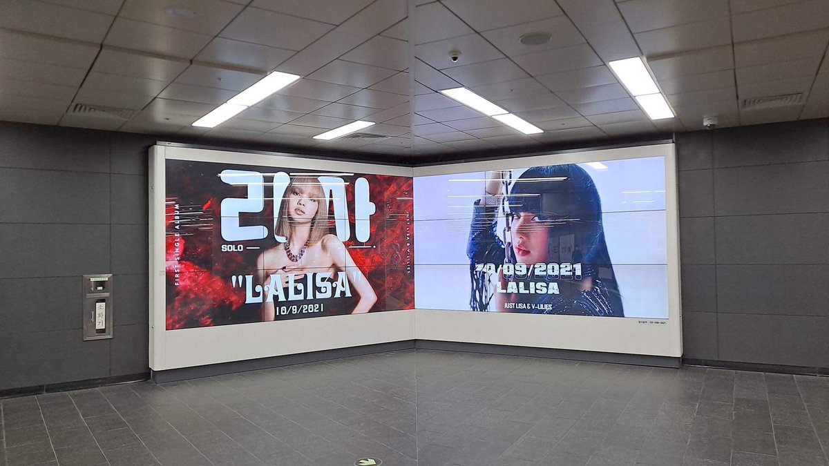 JustLisa270397's tweet photo. LISA SOLO DEBUT SUPPORT BY JUST LISA VN ✨

ADS AT HONGDAE METRO STATION - KOREA

➖ Frequency: 20s/time, 60 times/day
➖ Time: 6AM-24PM, 9/9 - 16/9/2021
➖ Place: 160 Hongdae Metro Station, Seoul, Korea 🇰🇷 
➖ Size: 4 screens, 7,281m x 2,053m

Video in the reply 👇

#리사 #LISA https://t.co/ukpIqqpWTZ