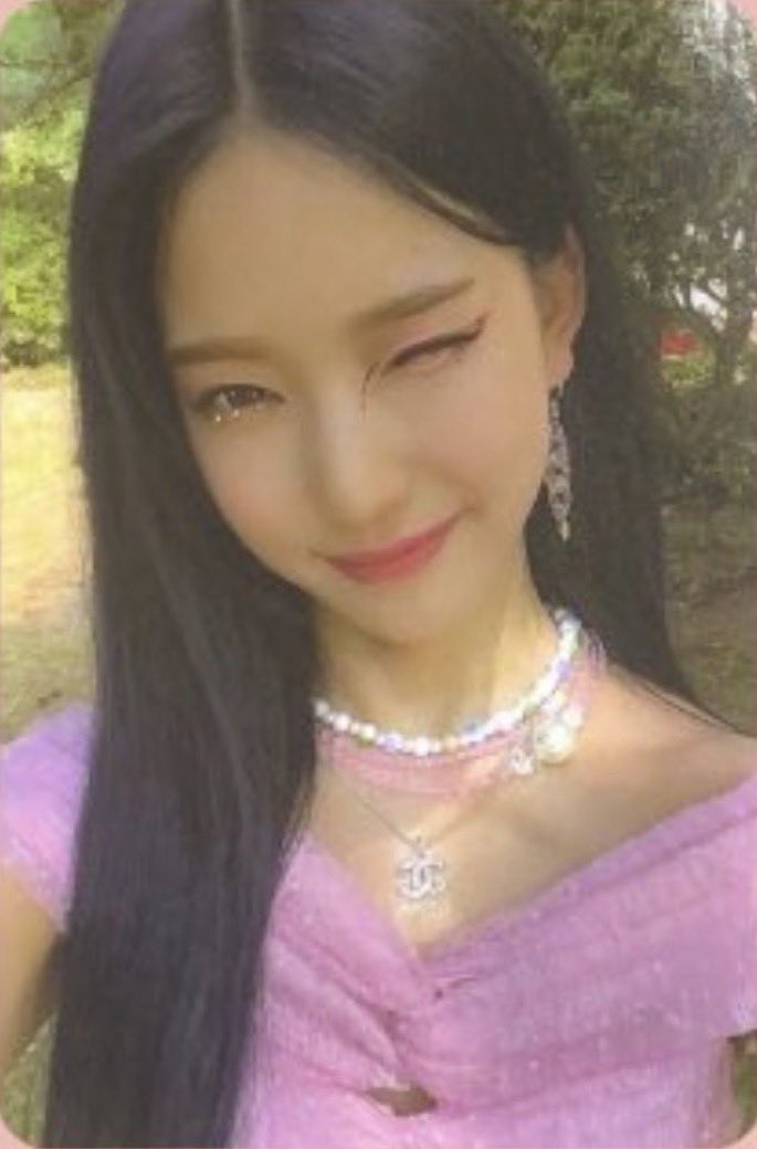 776. STAYC Stereotype Type B Version Album Isa Photocard