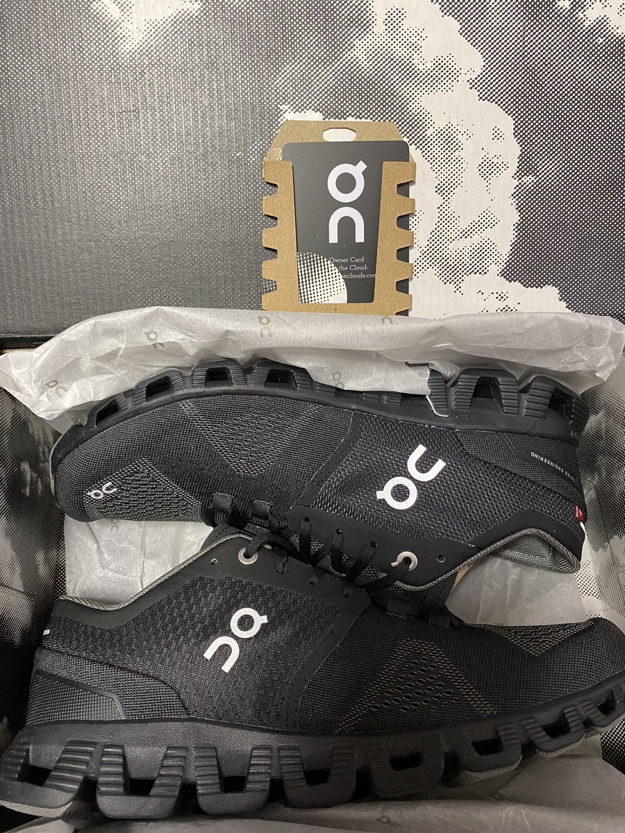 lickeider's tweet photo. 新しい通勤RUN用シューズが届いた！X何足目よ？(笑)
#oncloudx
#5足目
#onfriends
#まだ履かない https://t.co/xhsV57fNfT