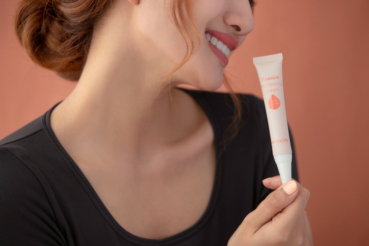 lovencore_'s tweet image. A confident smile from a confident you, that's our promise to you. #ENCORE #PinkSolution #girlypink